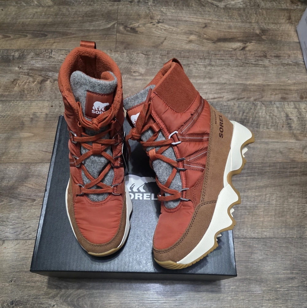 Sore Kinectic Impact lnsulated WP Red and Gray Winter Boots Women 7.5